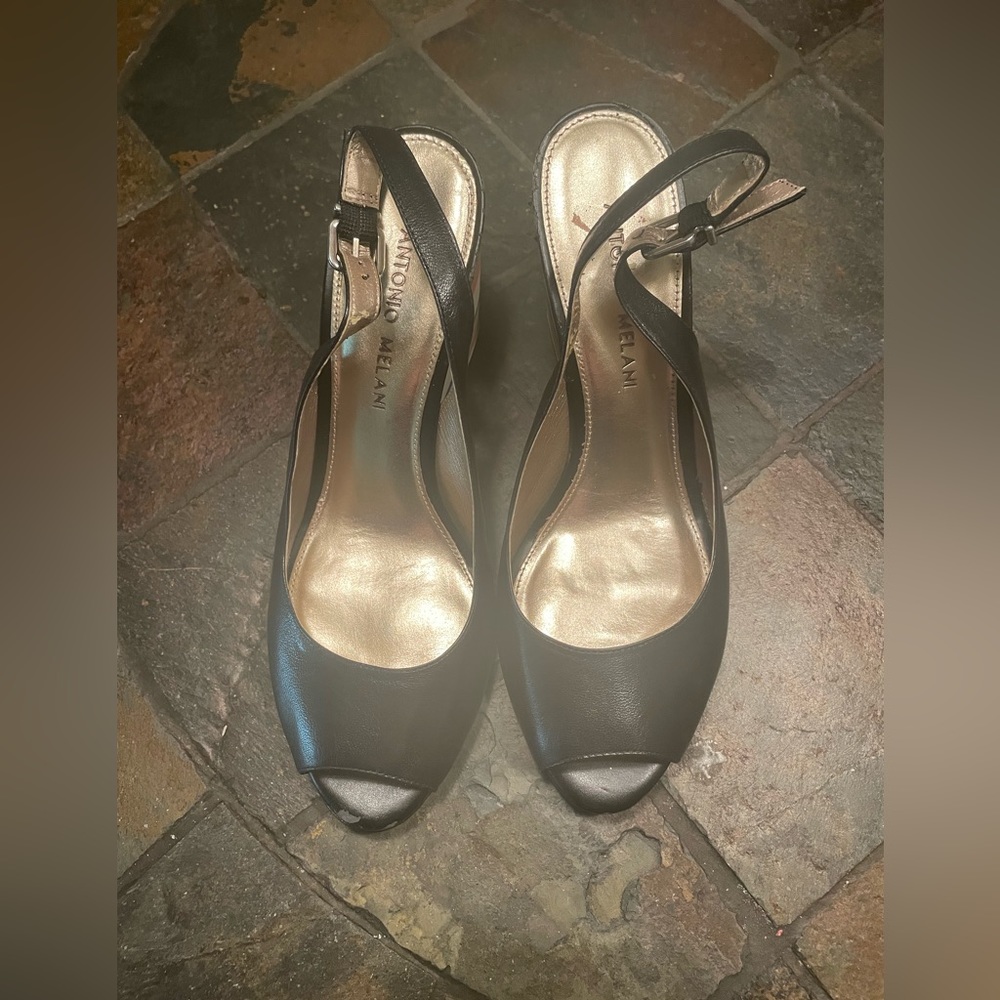😍Antonio Melani Women’s size 7 peep toe wedges 3 inches💕💕